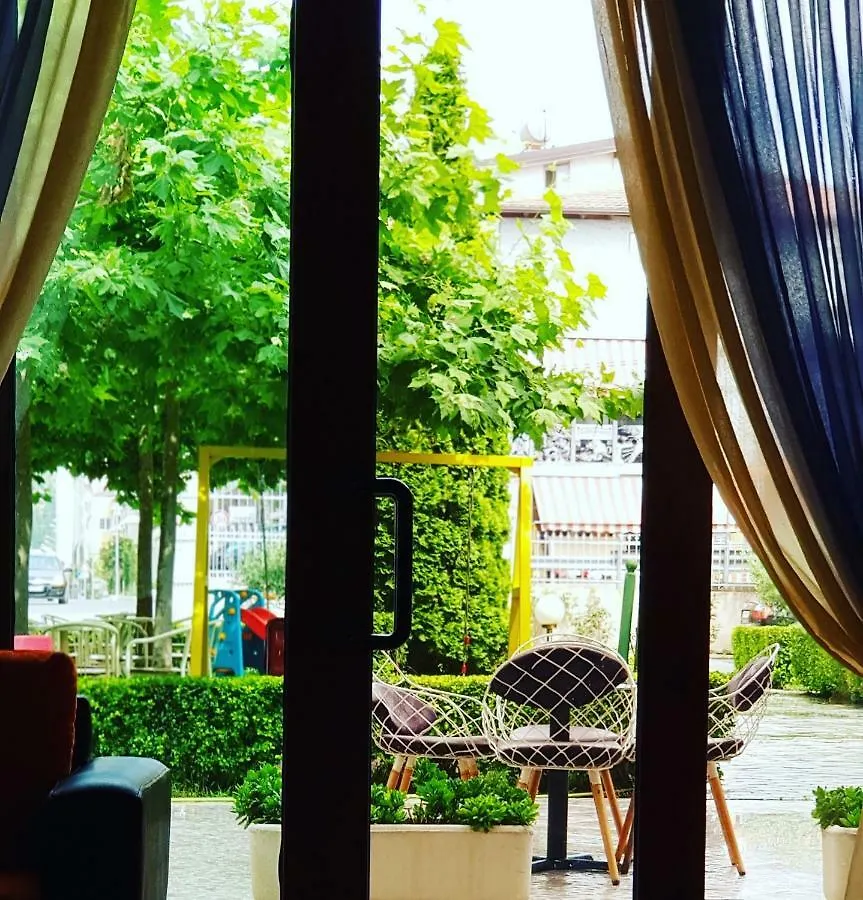 Hotel Ambasador Garden Lezhe 4*,
