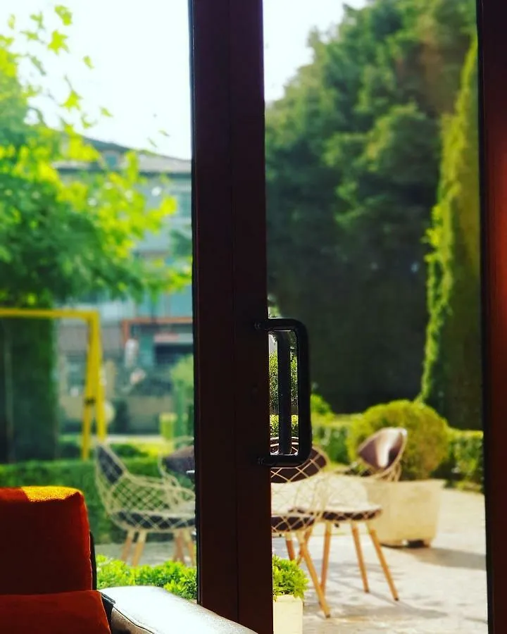 Hotel Ambasador Garden Lezhe 4*,